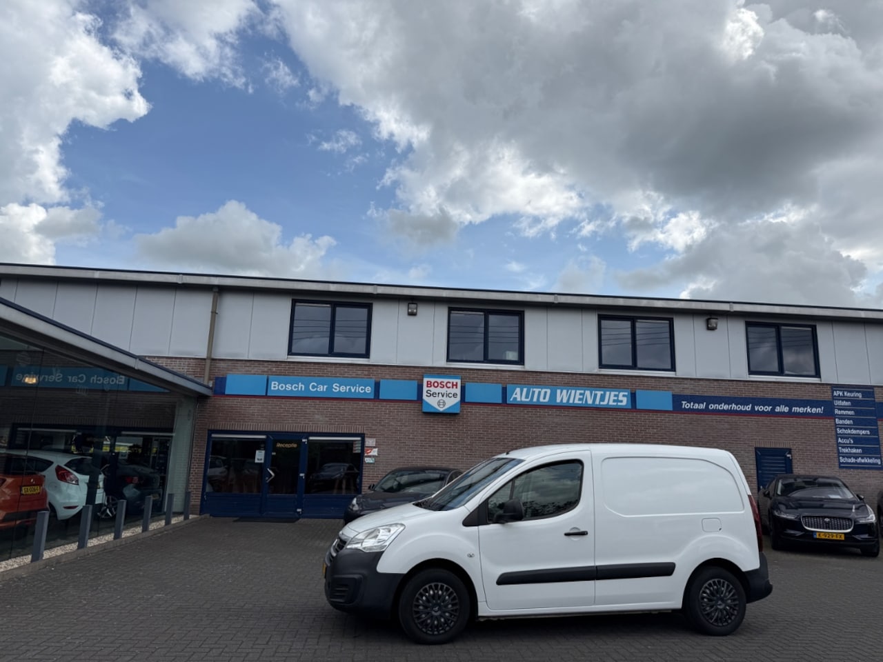 Peugeot Partner - 1.6 BlueHDi Aut | L1 Premium | Airco | Cruise - AutoWereld.nl