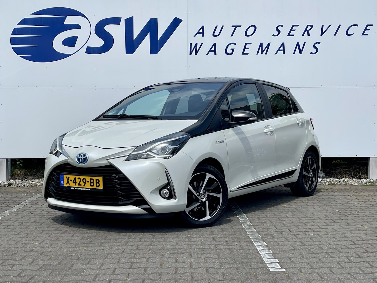 Toyota Yaris - 1.5 Hybrid Bi-Tone | Parelmoer | CarPlay | Camera | Keyless | Cruise | 16 inch - AutoWereld.nl