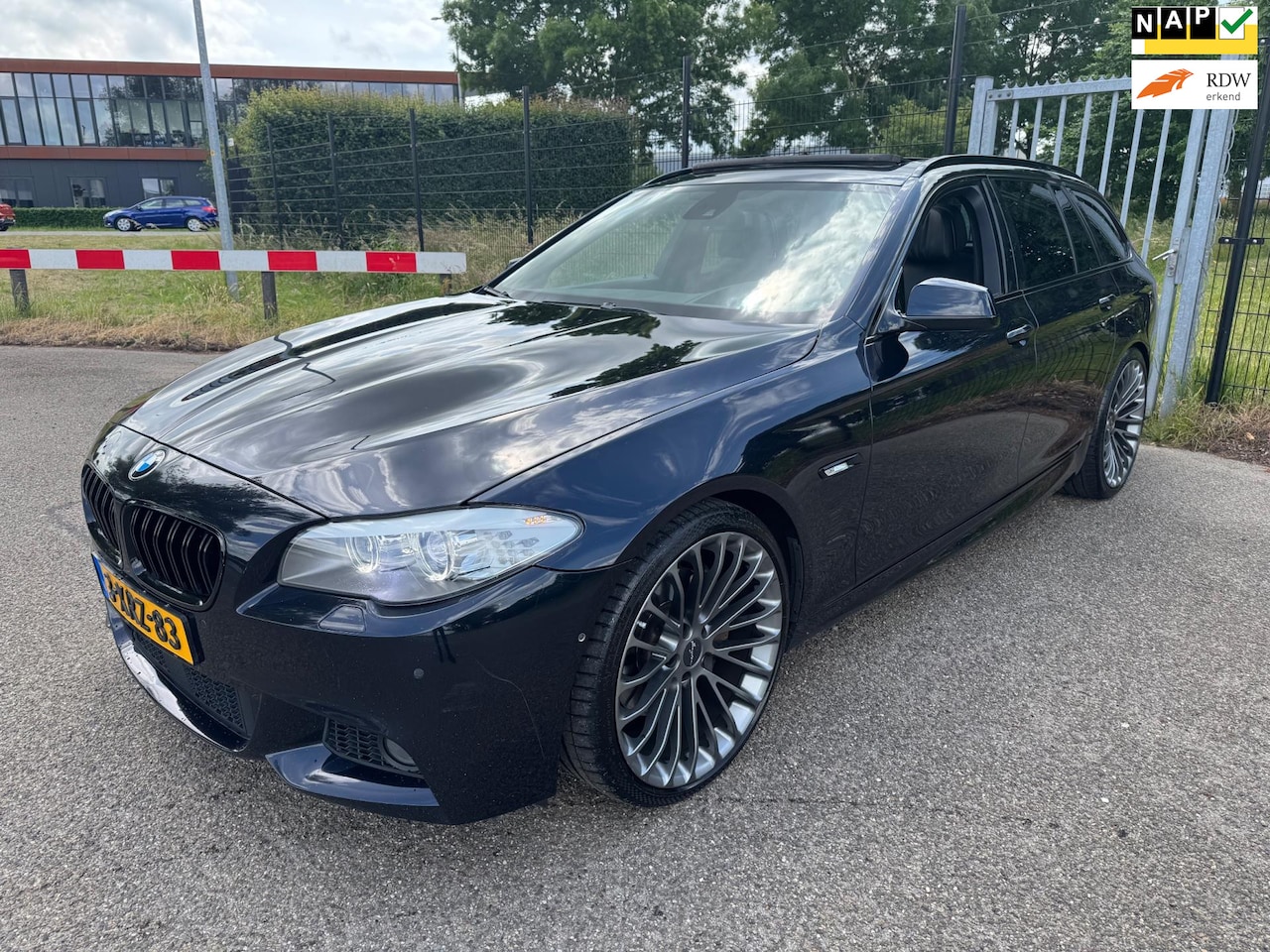 BMW 5-serie Touring - 535d High Exe M Pakket Pano 21inch HuD 360cam - AutoWereld.nl