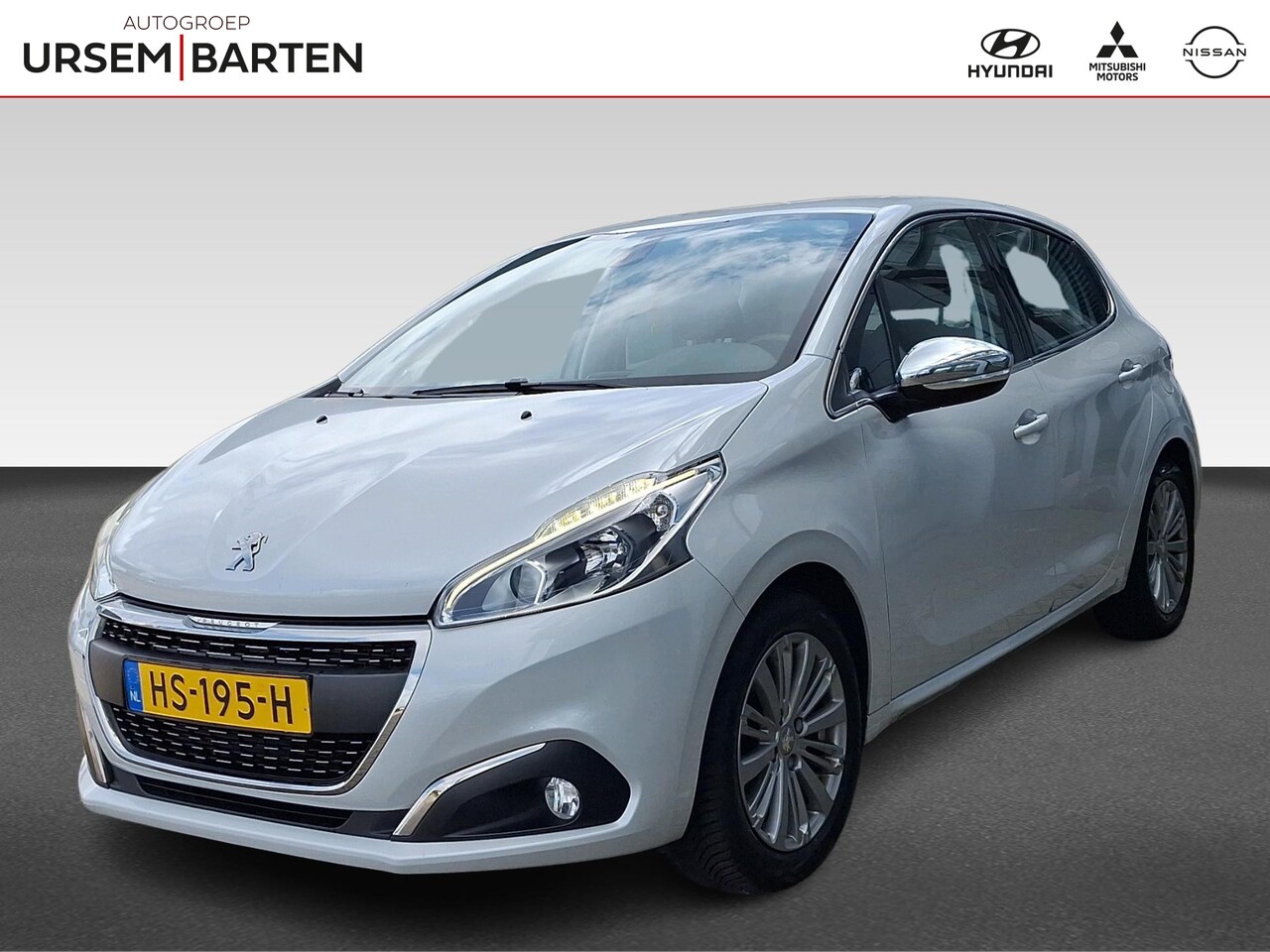 Peugeot 208 - 1.2 PureTech Allure 110 pk | Apple Carplay | JBL Audio | Trekhaak | Parelmoer lak | Eerste - AutoWereld.nl
