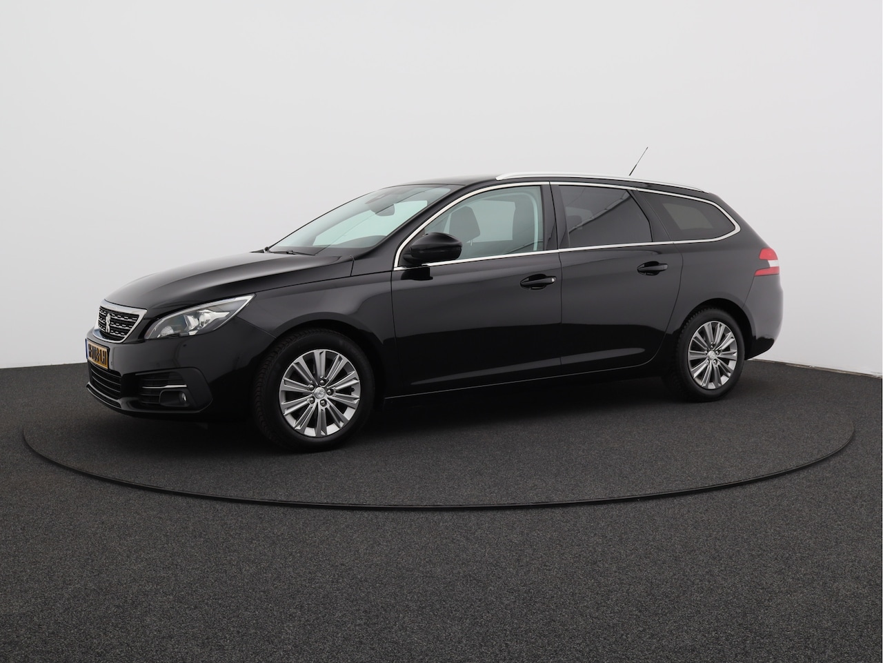 Peugeot 308 SW - 1.2 PureTech Blue Lease Premium/ lage km! - AutoWereld.nl