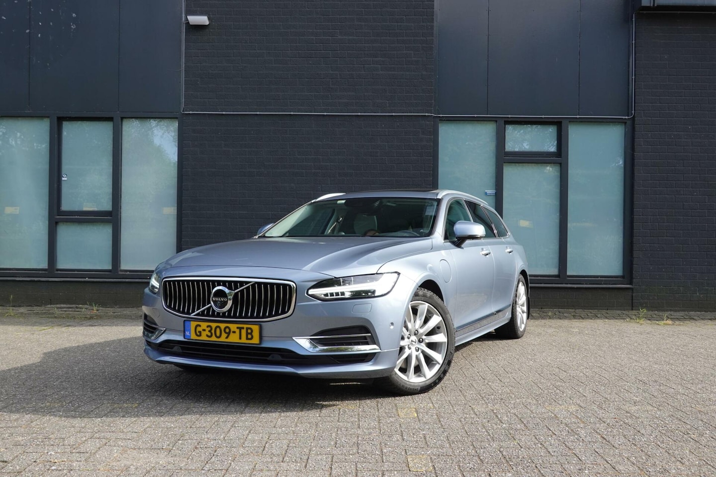 Volvo V90 - 2.0 T8 AWD Inscription 2.0 T8 AWD Inscription - AutoWereld.nl