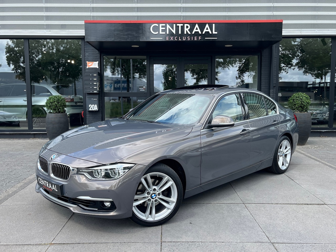 BMW 3-serie - 320i Luxury Individual 184PK|Schuifdak|Camera|ACC|Leder|Keyless|Navi|NL-Auto - AutoWereld.nl