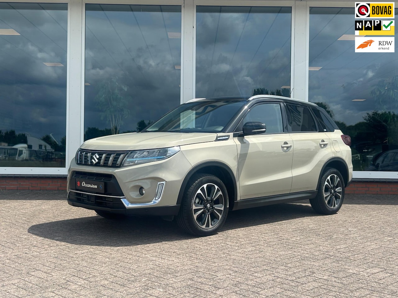 Suzuki Vitara - 1.4 Boosterjet Style Smart Hybrid - Navi - Camera - PDC - Trekhaak - AutoWereld.nl