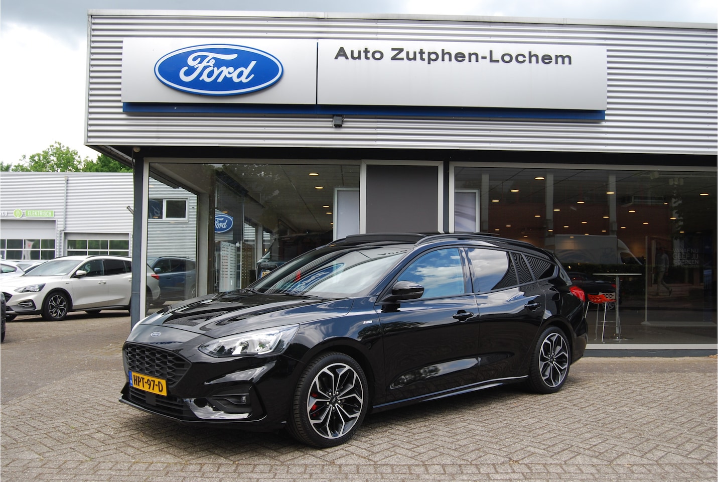Ford Focus Wagon - 1.5 EcoBoost 150PK ST Line AUTOMAAT PANO.DAK | ELEKTR.TREKHAAK | WINTERPACK | CAMERA | 18" - AutoWereld.nl