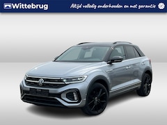 Volkswagen T-Roc - 1.5 TSI 150pk R-Line Black Style DSG Automaat Afn. Trekhaak / 19"LM Velgen / Camera / Navi