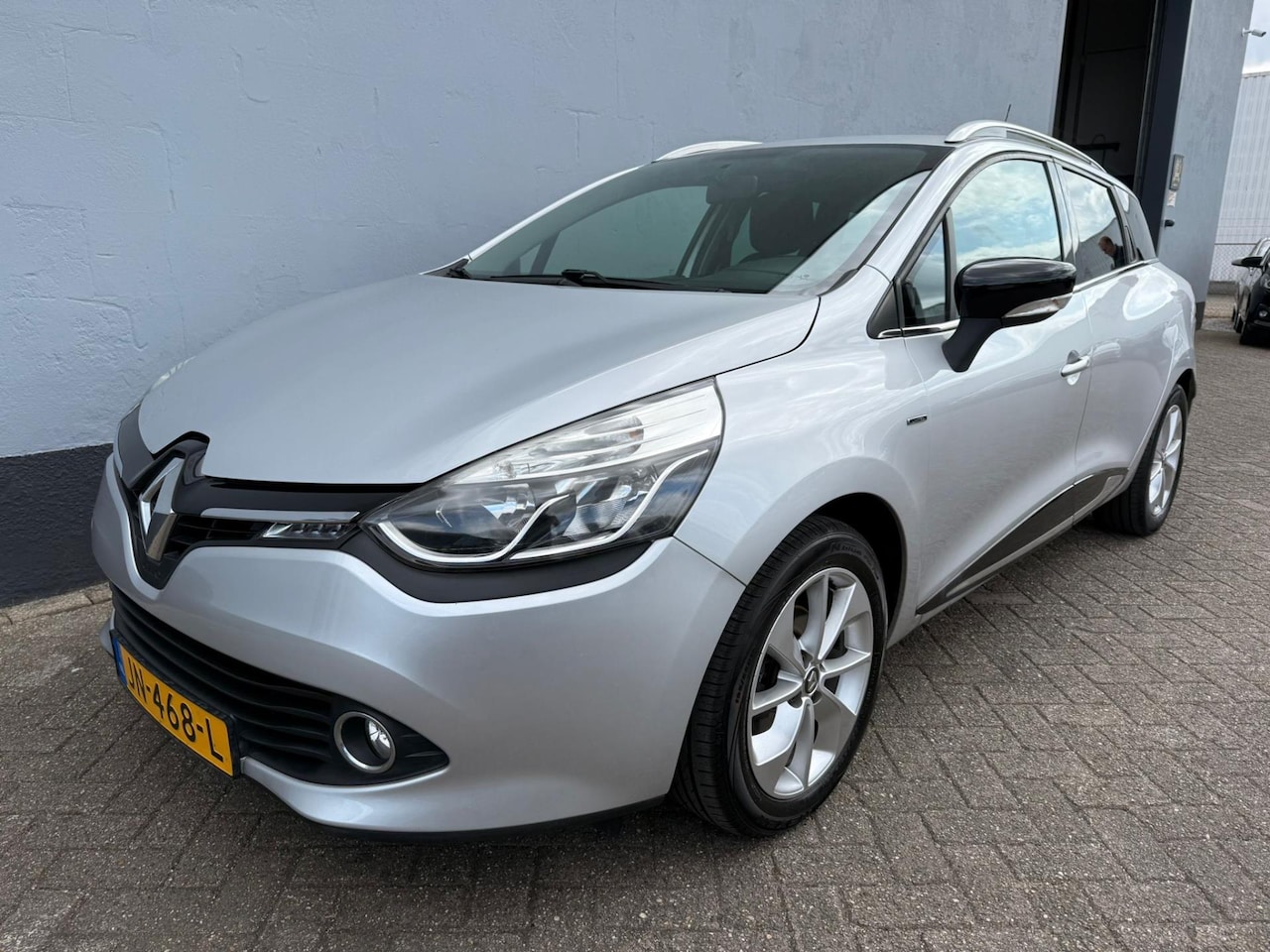Renault Clio Estate - 0.9 TCe Limited - Navigatie - AutoWereld.nl