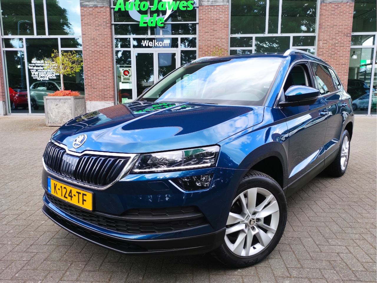 Skoda Karoq - 1.5 TSI ACT Business Edition Plus Trekhaak - Stoelverwarming - Achteruitrijcamera - NL aut - AutoWereld.nl
