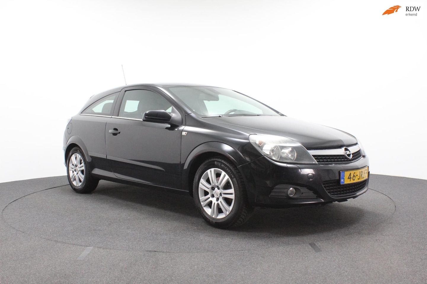 Opel Astra GTC - 1.6 Cosmo | Airco | Lederen bekleding | Sportvelgen | Nieuwe APK - AutoWereld.nl