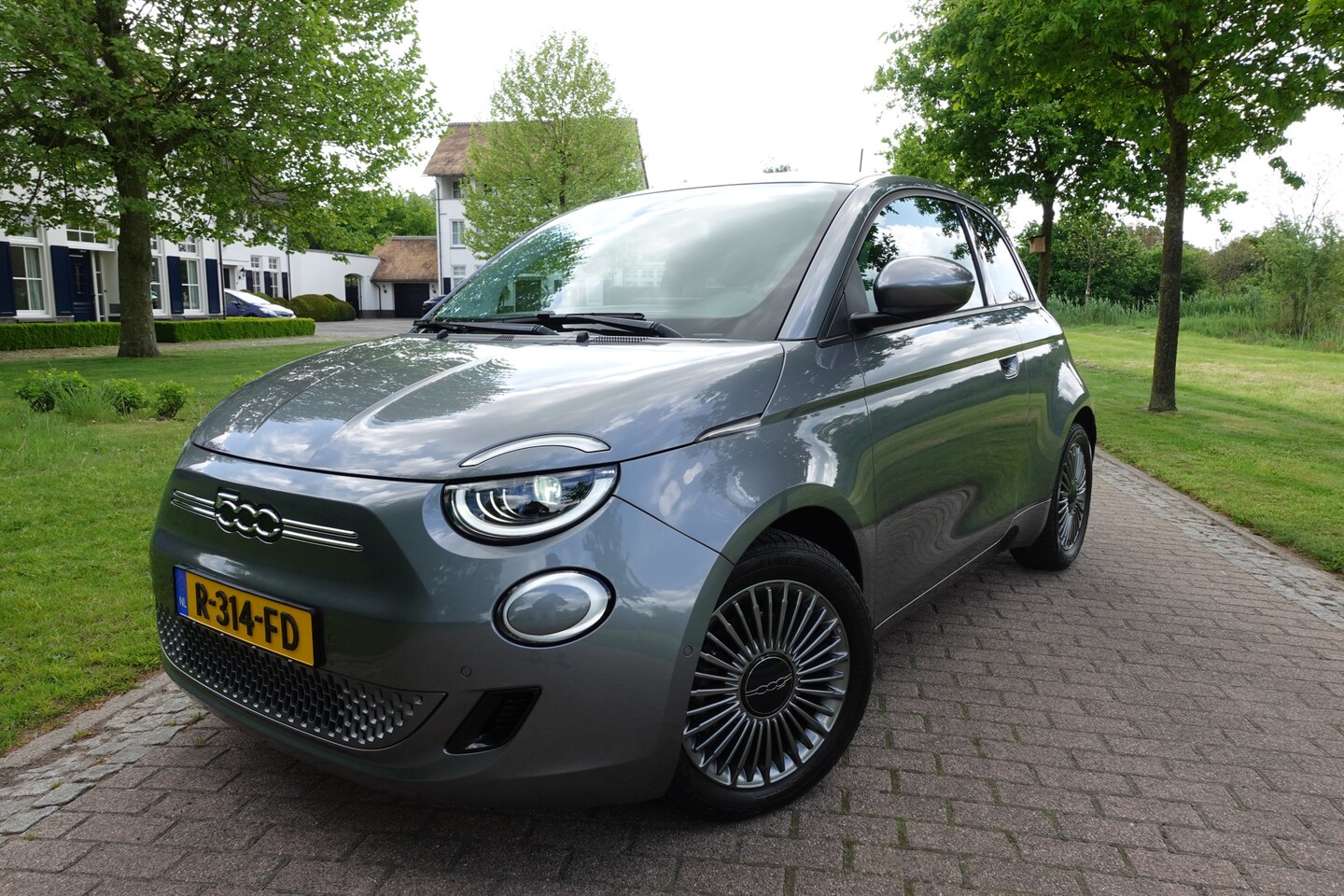 Fiat 500 - Icon 42 kWh | Stoelverwarming | Camera | Led | PDC | CarPlay | - AutoWereld.nl