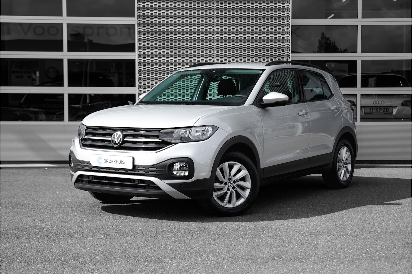 Volkswagen T-Cross - 1.0 TSI Life | Carplay | LM Velgen | Lane Assist - AutoWereld.nl