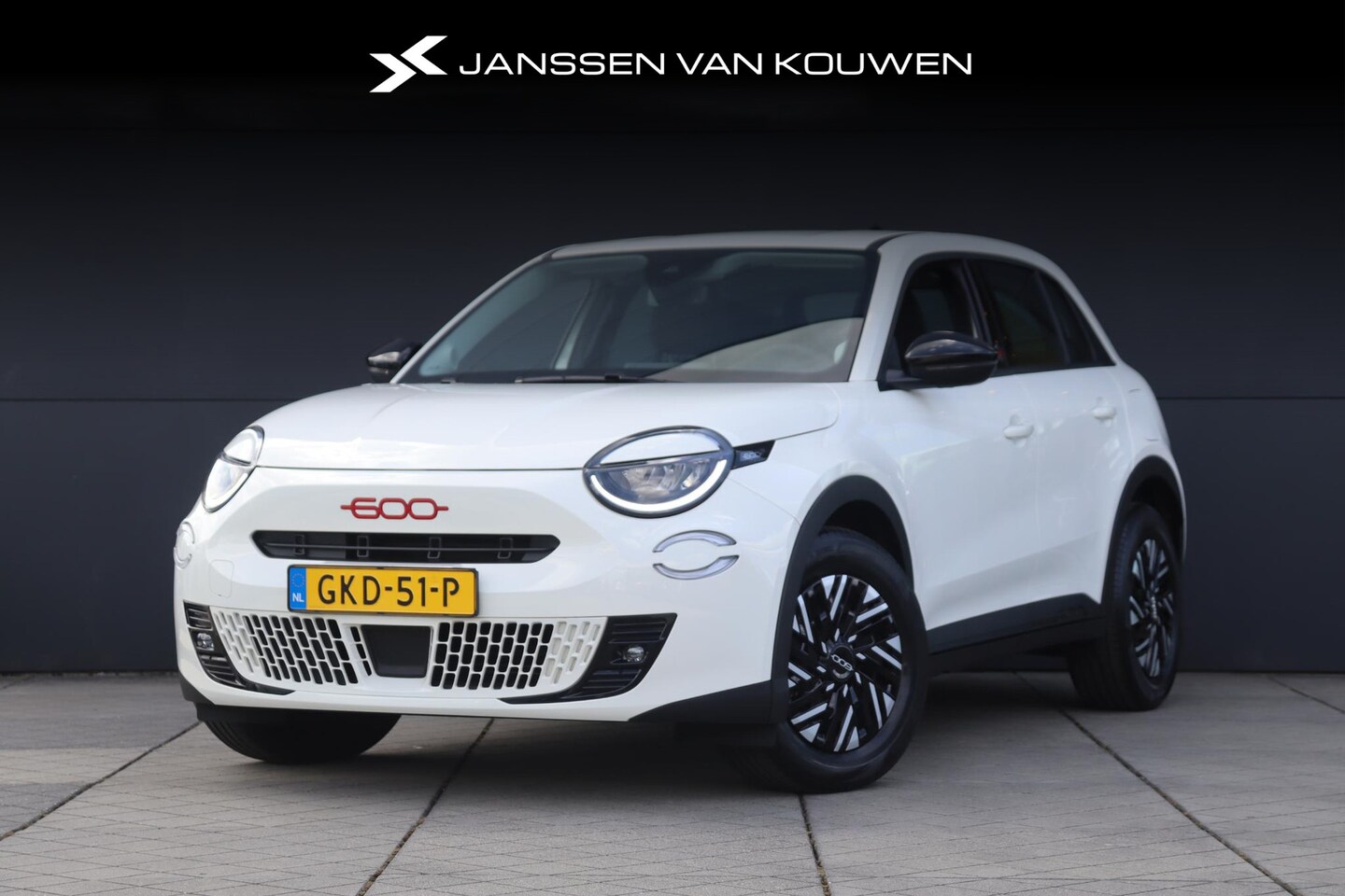 Fiat 600e - RED 54 kWh Apple CarPlay Climate Control - AutoWereld.nl