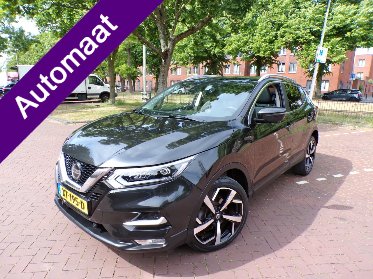 Nissan Qashqai - 1.2 Tekna AUTOMAAT PANORAMADAK NAV TEL CRUISECONT - AutoWereld.nl