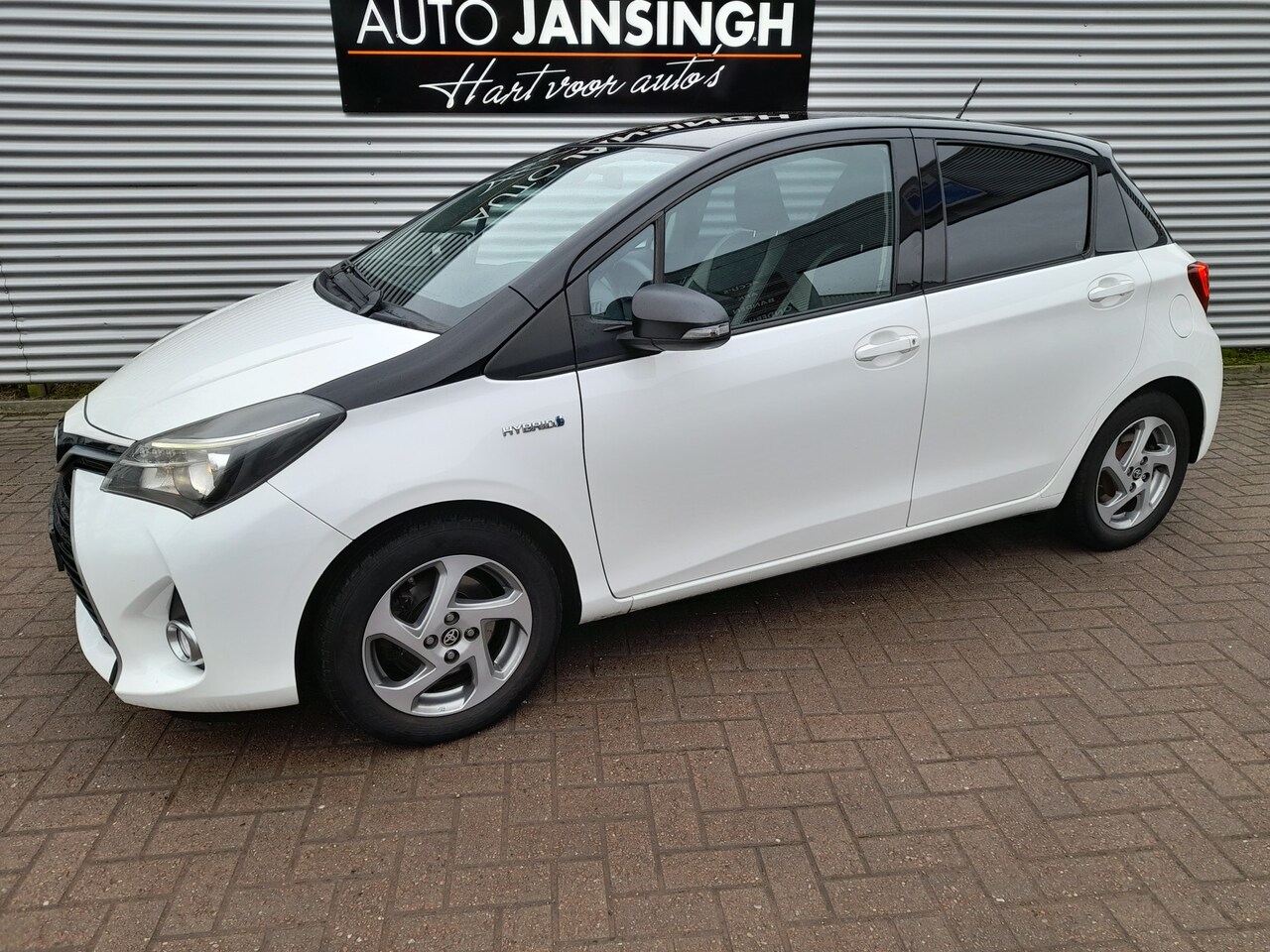 Toyota Yaris - 1.5 Hybrid Trend Bi-Tone | Clima | Cruise | Navigatie | Camera | LM Velgen | Privacy glas - AutoWereld.nl
