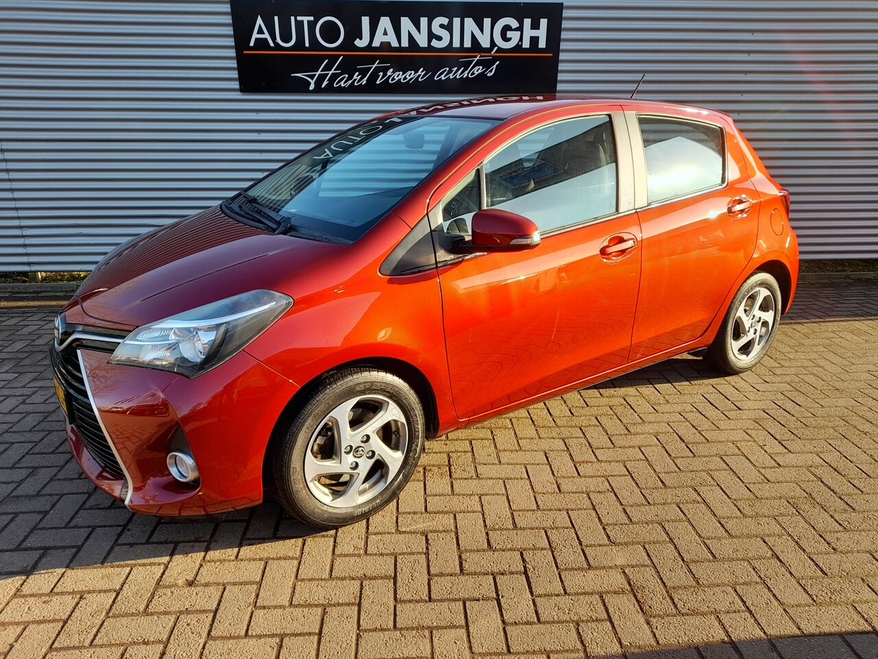 Toyota Yaris - 1.5 Full Hybrid Aspiration Automaat met 39.577 km!!!! | Clima | Navigatie | Camera | LM Ve - AutoWereld.nl
