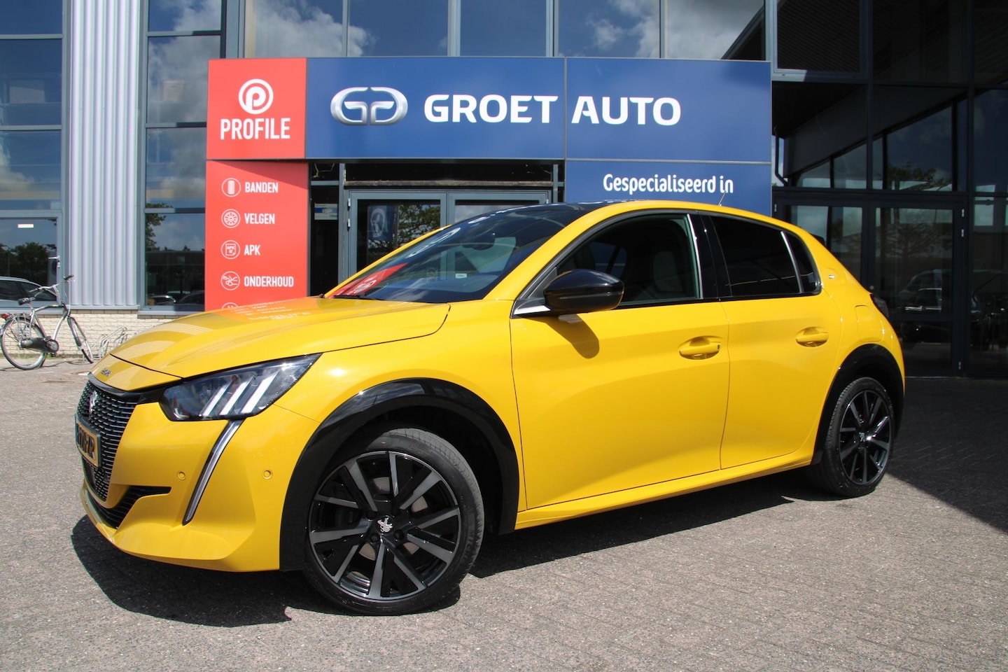 Peugeot 208 - 1.2 PureTech 100pk GT Pack Airco Navi Camera Panoramadak Carplay Dealer onderhouden - AutoWereld.nl