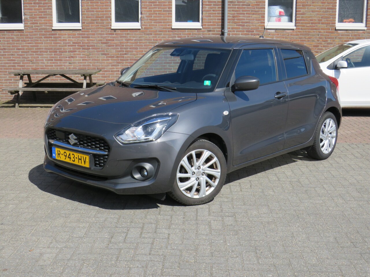 Suzuki Swift - 1.2 Select Smart Hybrid * Rijklaarprijs incl. garantie * Camera * Parkeersensoren * Naviga - AutoWereld.nl