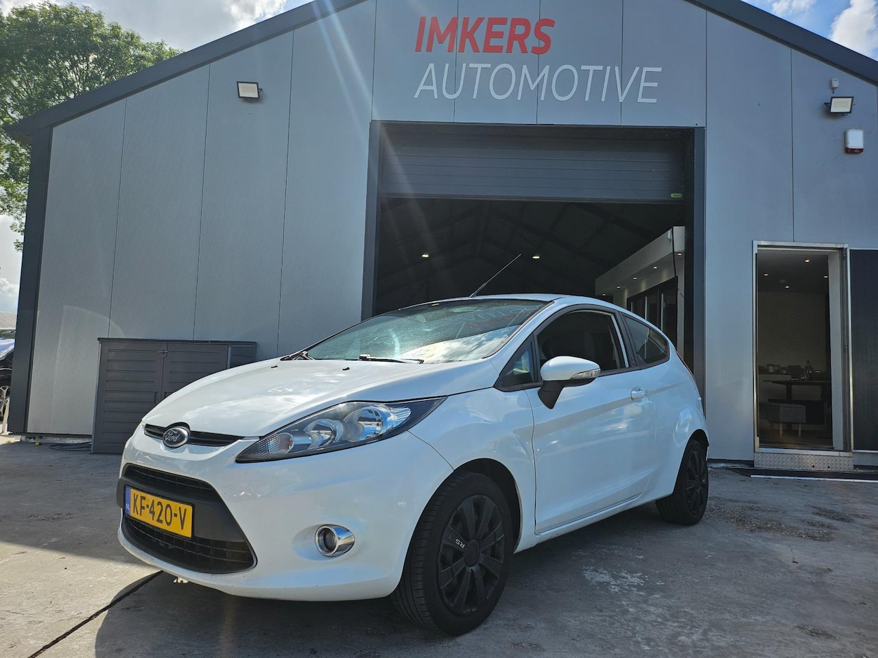 Ford Fiesta - 1.25 Trend Champions League Edition - AutoWereld.nl