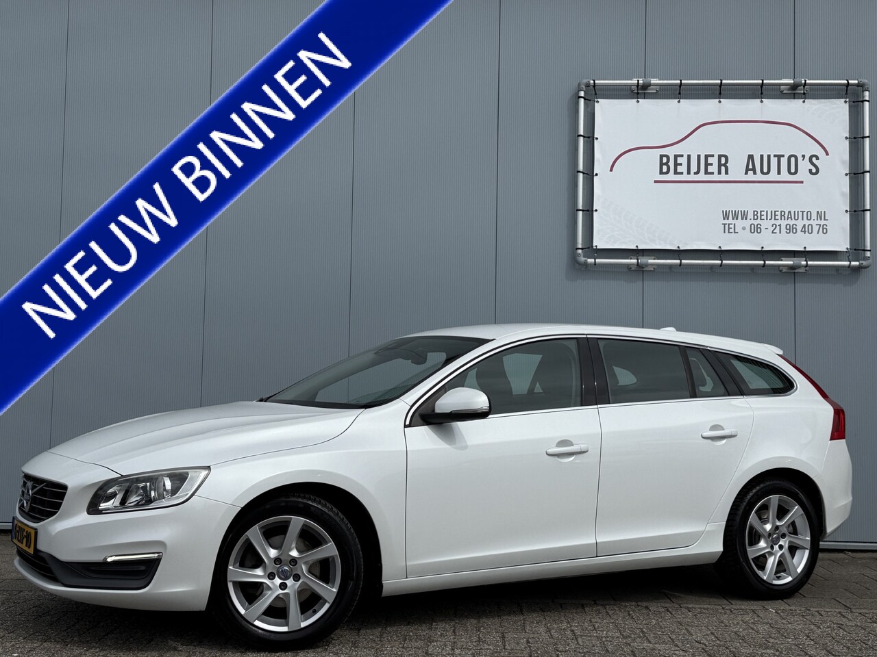 Volvo V60 - 1.6 T3 Momentum Trekhaak/Navigatie/Bluetooth. - AutoWereld.nl