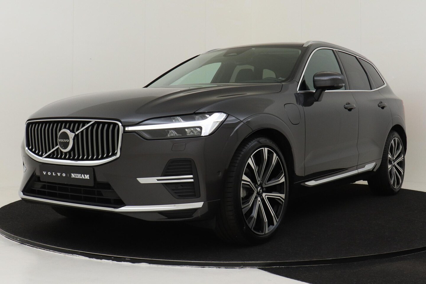 Volvo XC60 - T8 RECHARGE AWD PLUS BRIGHT -PANO.DAK|HARMAN/KARDON|360°CAM|ADAP.LED|LUCHTVERING|GEVENT.LE - AutoWereld.nl