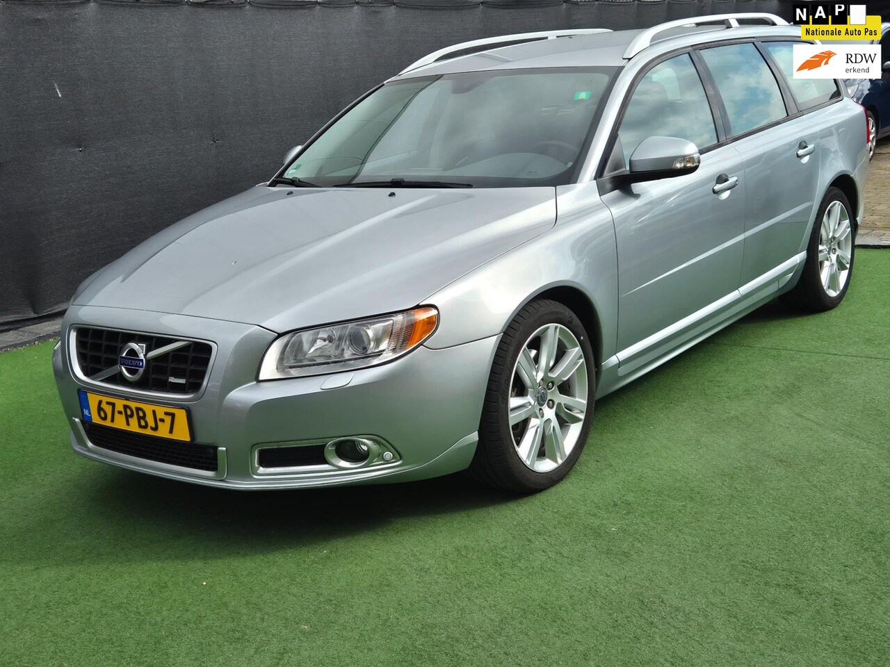 Volvo V70 - 2.0T R-Design NAP! - AutoWereld.nl