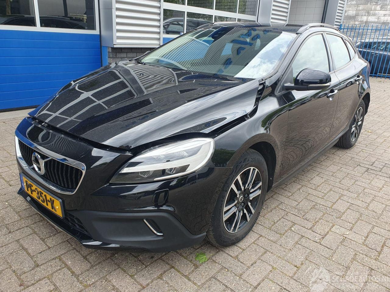 Volvo V40 Cross Country - V-40 2.0 T3 Nordic+ - AutoWereld.nl