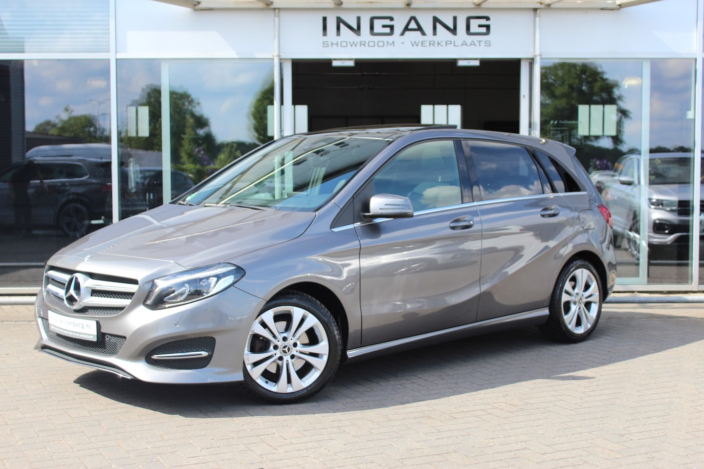 Mercedes-Benz B-klasse - 180 Ambition | Trekhaak | Pano | Cruise - AutoWereld.nl