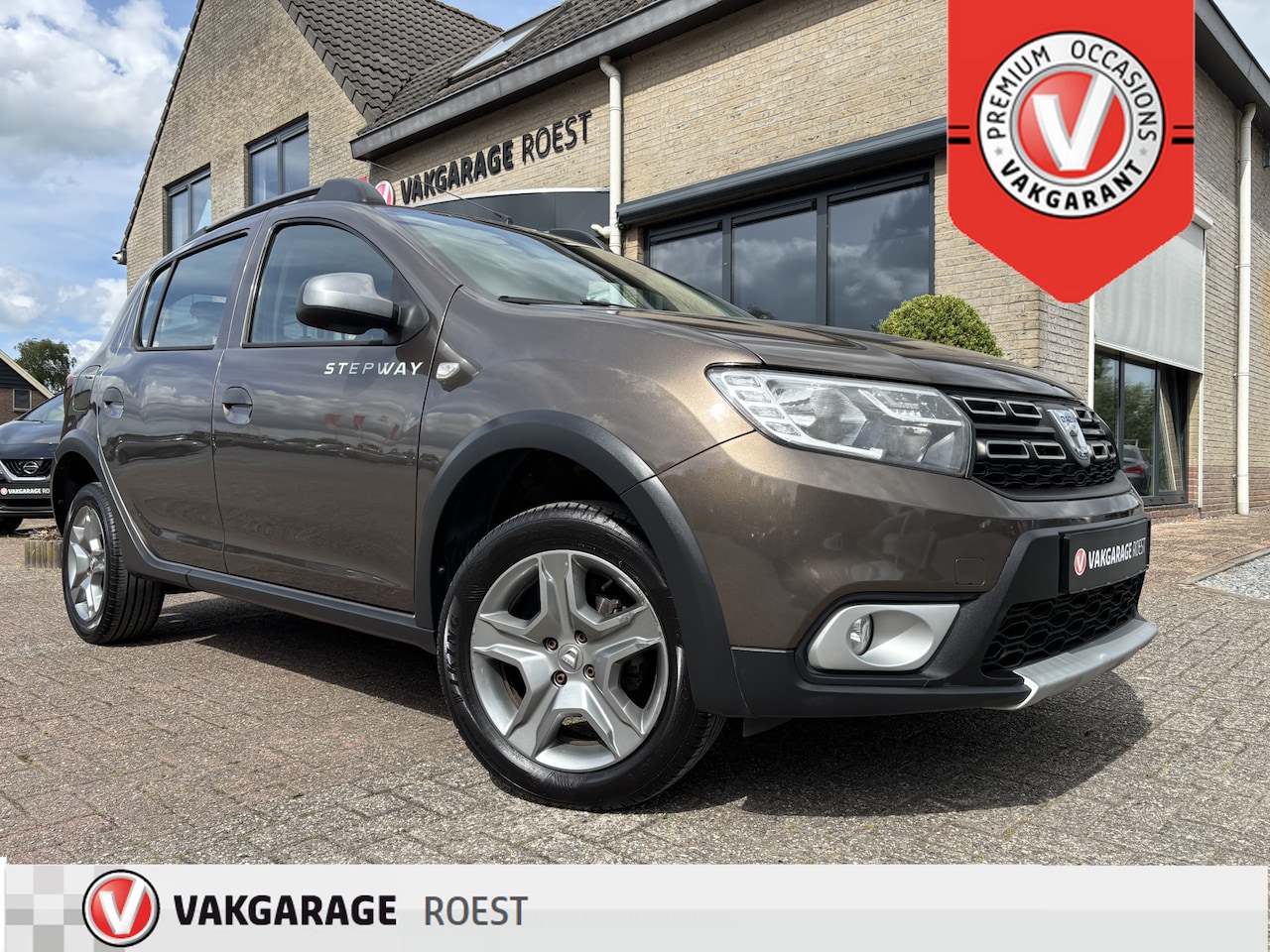 Dacia Sandero Stepway - 0.9 TCe Laureate Navigatie / Parkeersensors - AutoWereld.nl