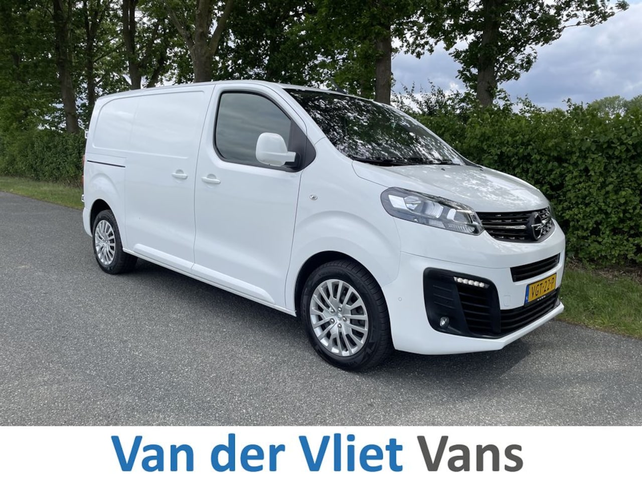 Opel Vivaro - 2.0 CDTI E6 150pk L2 Innovation 3-zits Lease €258 p/m, Airco, Navi + Camera, PDC, Trekhaak - AutoWereld.nl