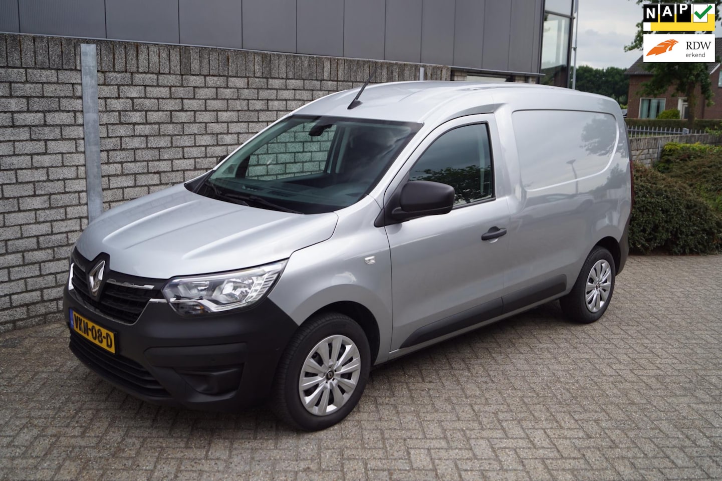 Renault Express - 1.5 dCi 95 Comfort + Half Leder Navi Camera Airco Apple Carpl DAB Dodehoek Assist Hill Hol - AutoWereld.nl