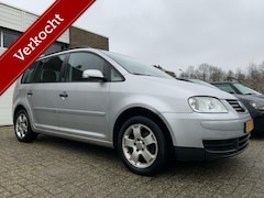 Volkswagen Touran - 1.6-16V FSI Optive I Carplay Airco Trekhaak Cruise control