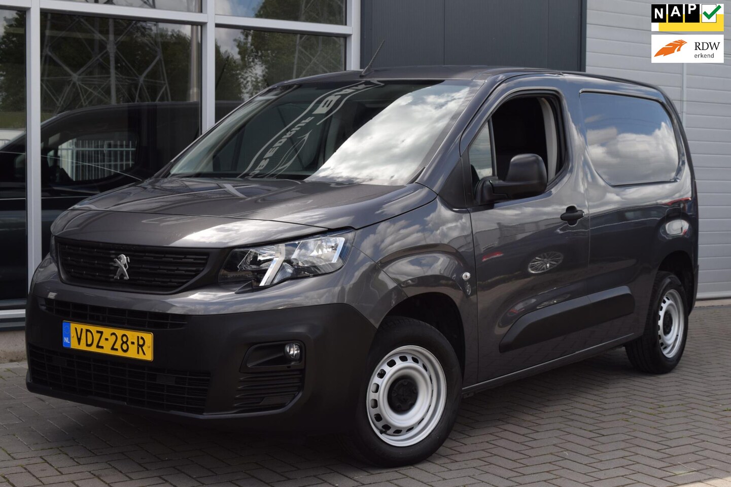 Peugeot Partner - 1.5 BlueHDI Premium | Airco | Cruise | NAP + APK 5-2026 ! - AutoWereld.nl