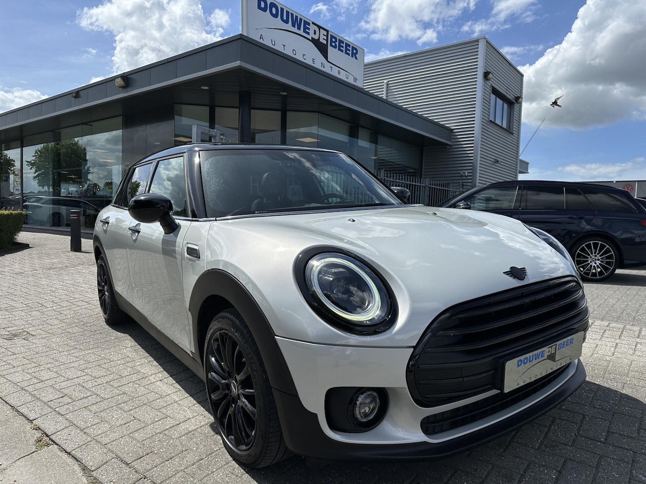 MINI Clubman - Mini 1.5 Cooper Classic Pano-Dak | Comfort pakket | Leer | Carplay - AutoWereld.nl
