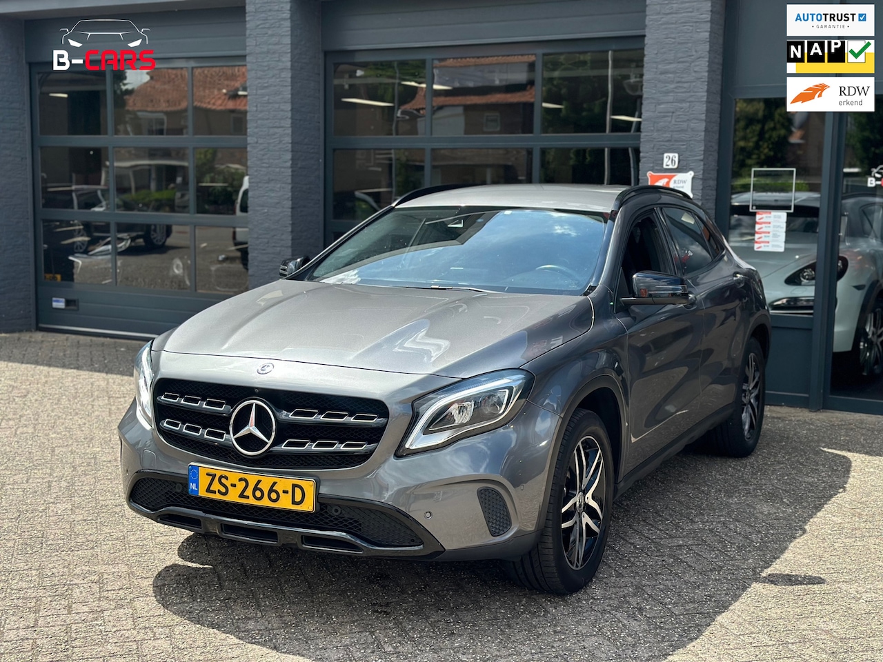 Mercedes-Benz GLA-Klasse - 200 Premium Plus Facelift|XLNavi|Xenon|Trkhaak|StoelVw|Nap!! - AutoWereld.nl