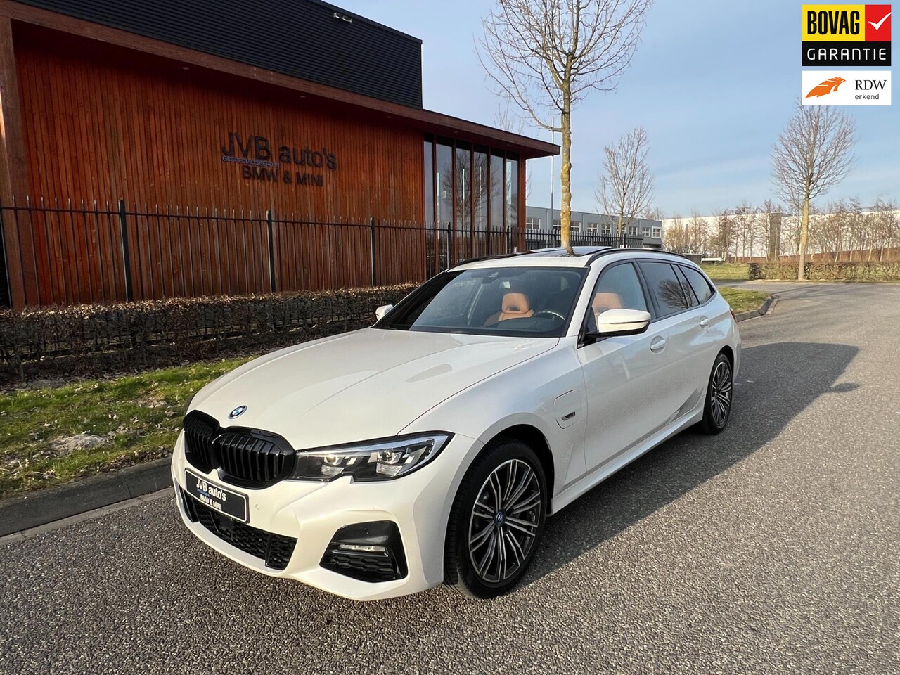 BMW 3-serie Touring - 330e xDrive M- sport, SoH 98,98 M- stoel, leder, trekhaak, pano, hud - AutoWereld.nl
