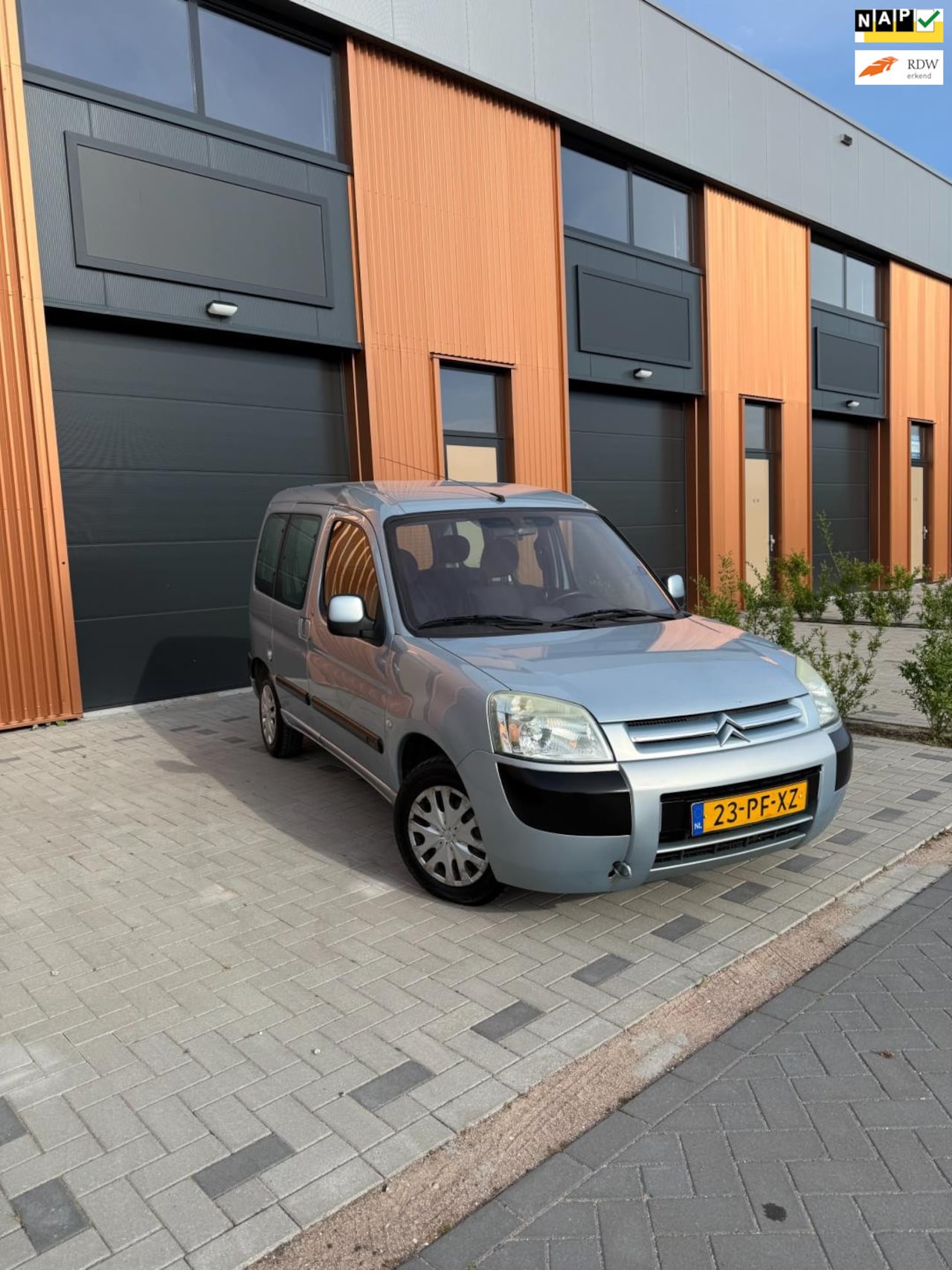 Citroën Berlingo - 1.6i Multispace Petit Paradis | AIRCO | CRUISECONTROL| APK | - AutoWereld.nl