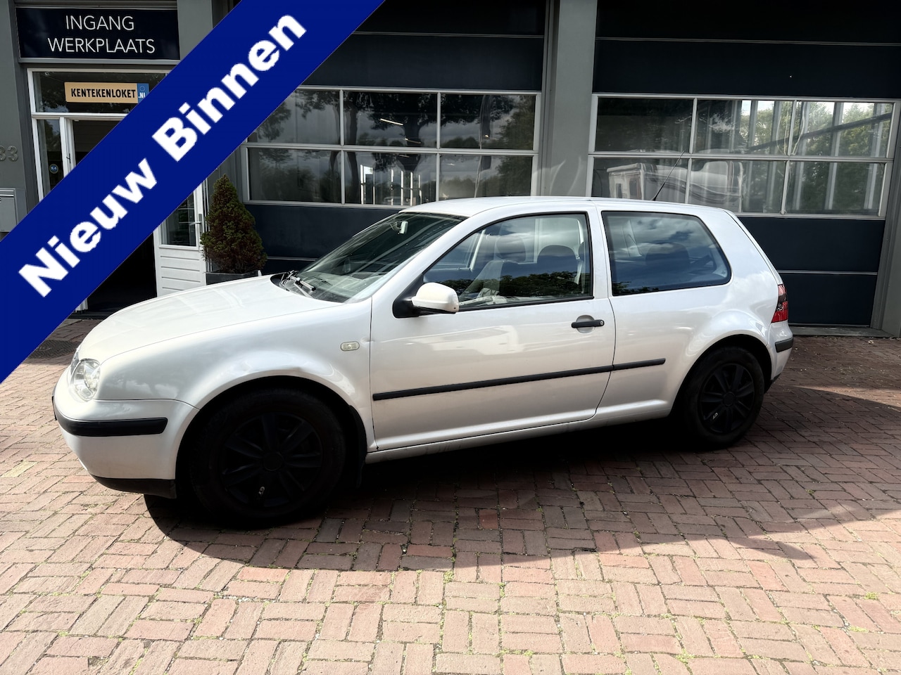 Volkswagen Golf - 2.0 Trendline Airco,Trekhaak,Cv,Electr ramen Bj 2000 Apk 05-2026 - AutoWereld.nl
