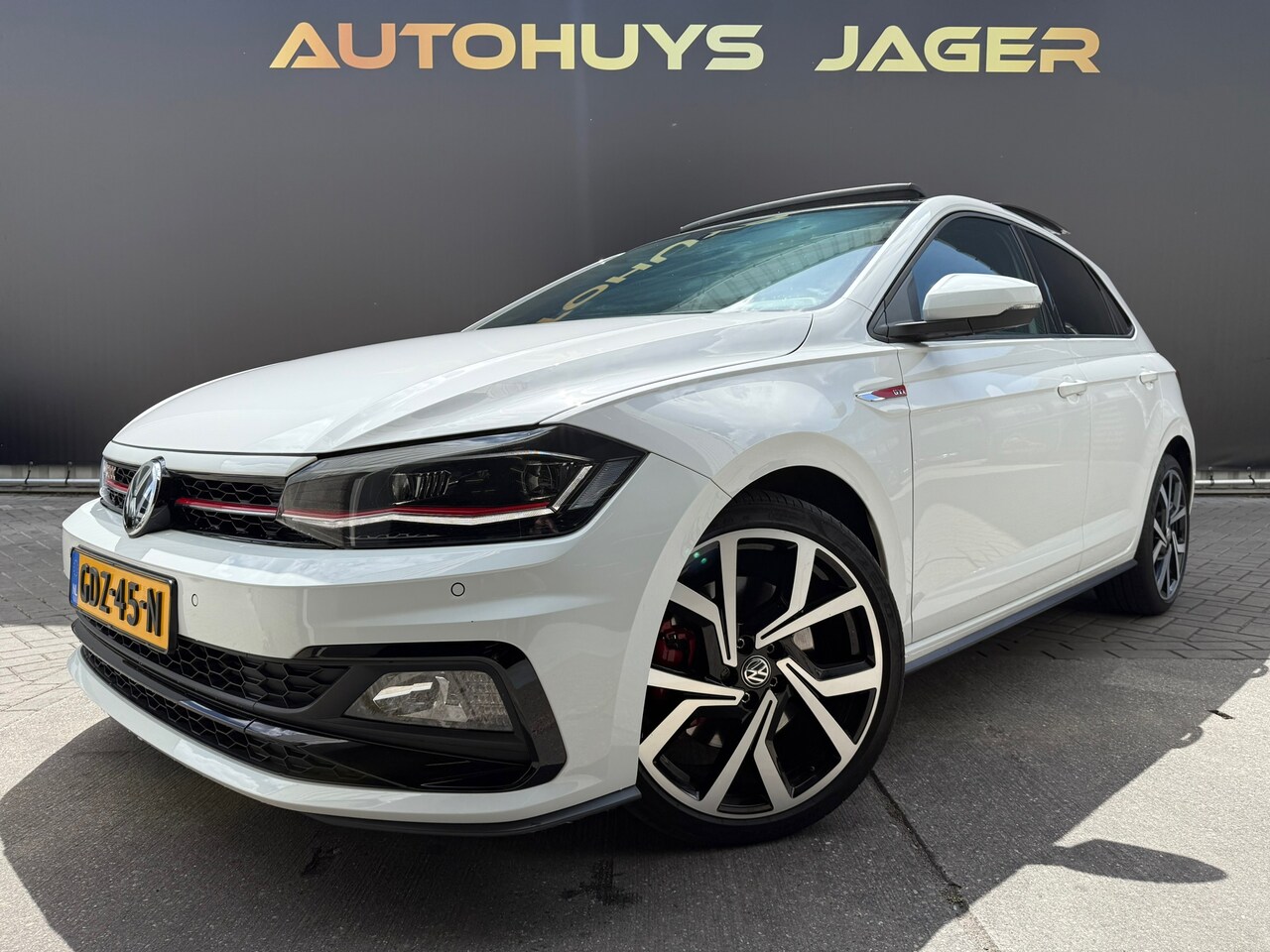 Volkswagen Polo - 2.0 TSI GTI|Pano|VirtualDash|Navi|Camera - AutoWereld.nl