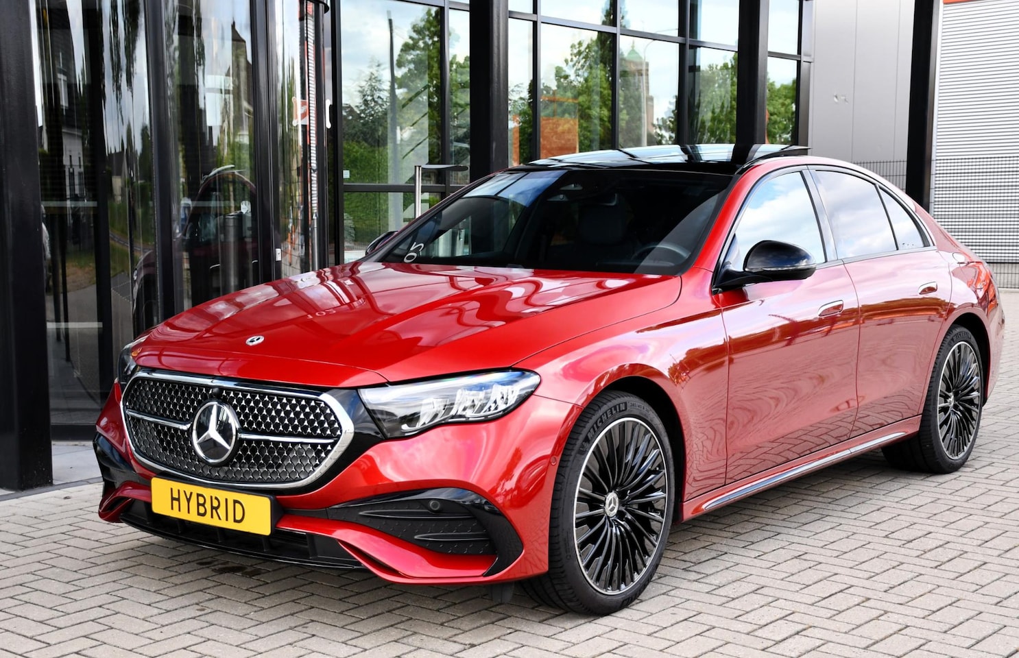Mercedes-Benz E-klasse - 300 e AMG Line Panorama Distronic - AutoWereld.nl