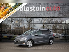 Volkswagen Touran - 1.5 TSI Highline 7p , Pano dak, Trekhaak, Adap. cruise,
