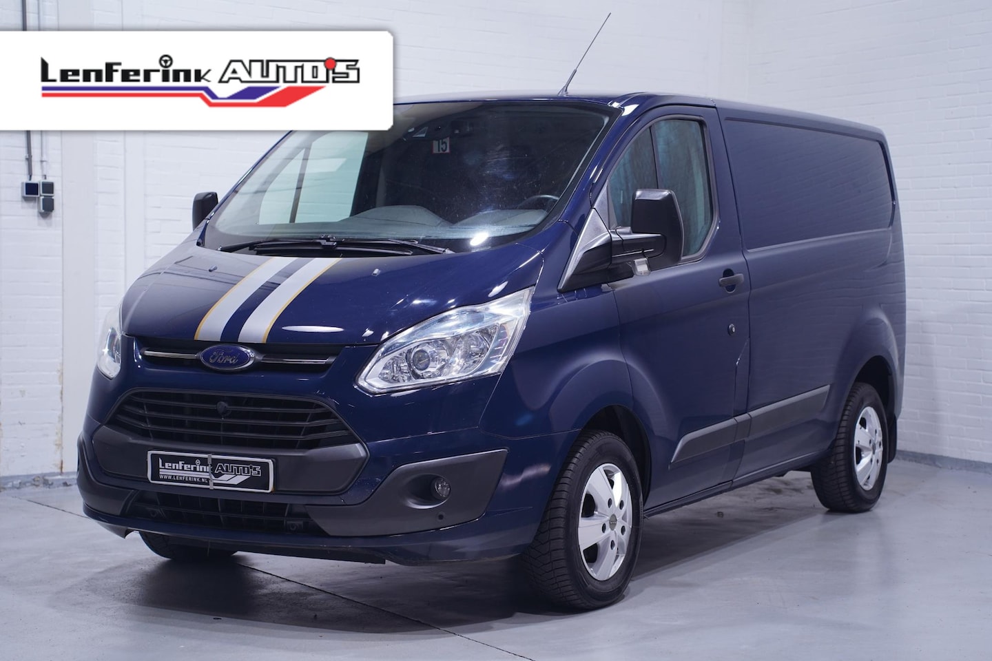 Ford Transit Custom - 2.2 TDCI 100 pk L1H1 Trend Airco, Trekhaak 15" LMV, APK 5-2026 - AutoWereld.nl