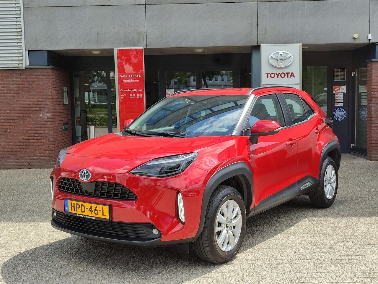 Toyota Yaris Cross - 1.5 Hybrid DYNAMIC TREKHAAK HEAD-UP STOEL/STUURVERW KEYLESS EL-ACHTERKLEP NAVI CAMERA APPL - AutoWereld.nl