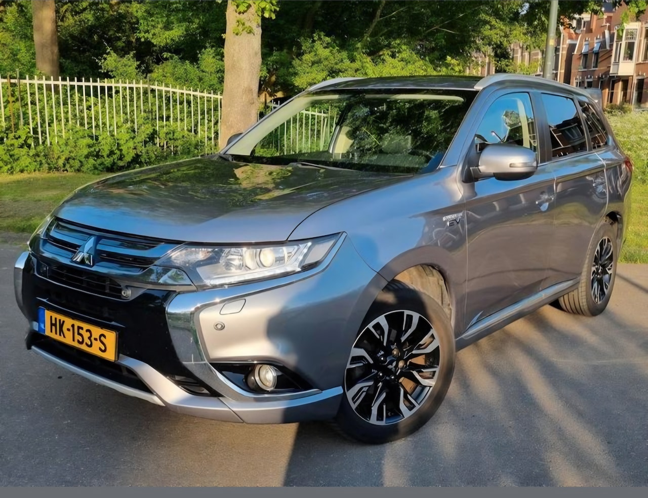 Mitsubishi Outlander - 2.0 PHEV Executive Edition Navigatie, LM velgen 18", voorstoelen verwarmd, standkachel - AutoWereld.nl
