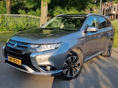 Mitsubishi Outlander - 2.0 PHEV Executive Edition Navigatie, Keyless Go, LM velgen 18", voorstoelen verwarmd, standkachel