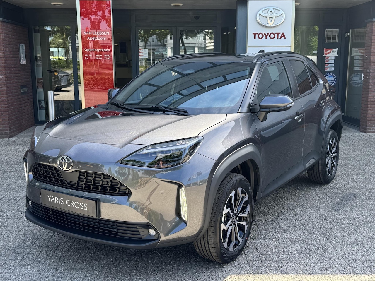 Toyota Yaris Cross - 1.5 Hybrid DYNAMIC NIEUW DIRECT LEVERBAAR! STOEL/STUURVERW BLIND SPOT PARK-SENSOREN KEYLES - AutoWereld.nl