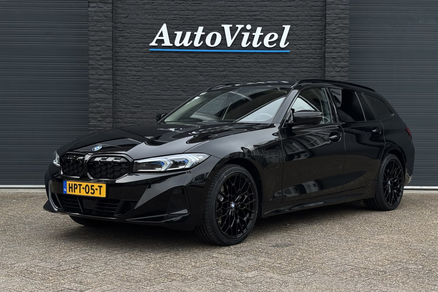 BMW 3-serie Touring - 330e xDrive | Head-Up | Comfort Acces | Memory | Trekhaak | 19 'Inch Breedset - AutoWereld.nl