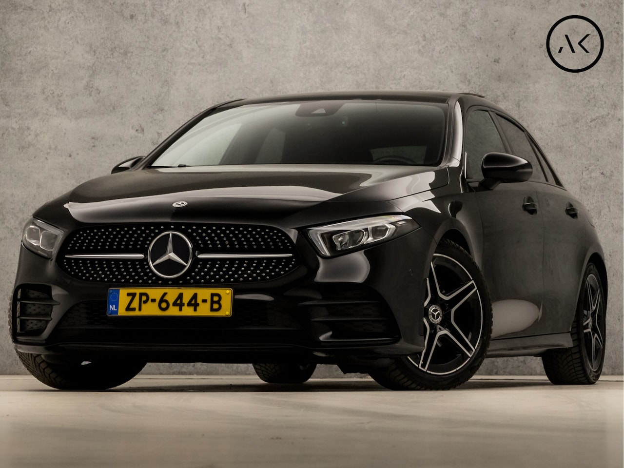 Mercedes-Benz A-klasse - 180 AMG Sport Night Upgrade (SCHUIFDAK, GROOT NAVI, LEDER/ALCANTARA, STOELVERWARMING, WIDE - AutoWereld.nl