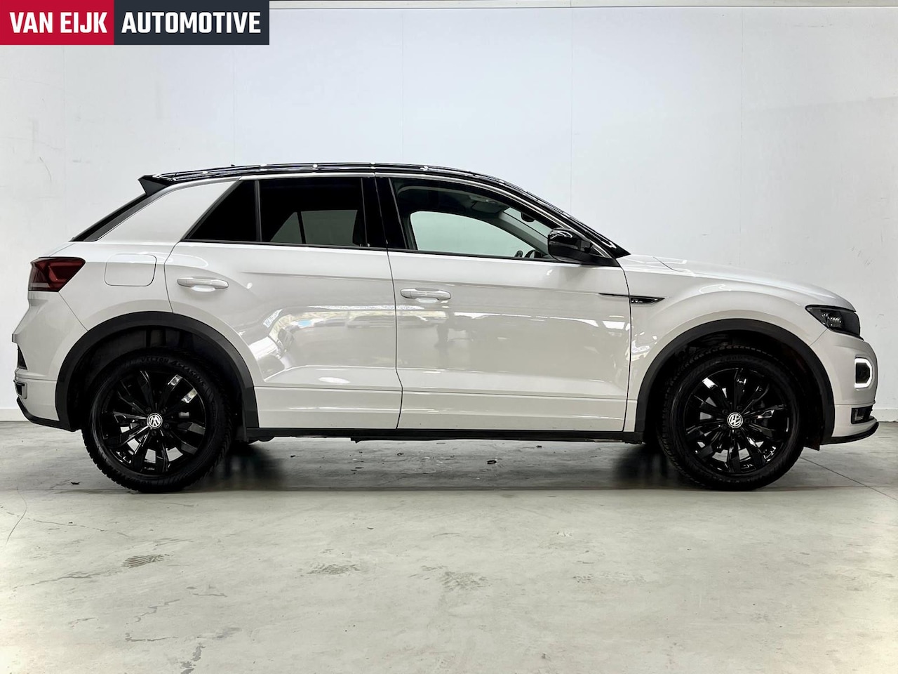 Volkswagen T-Roc - 1.5i Sport - R-Line - Nav - Camera - Leer - AutoWereld.nl