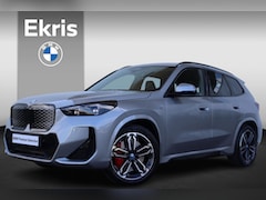 BMW iX1 - eDrive20 67 kWh M-Sportpakket / Travel Pack / Premium Pack / Comfort Pack / 19'' /