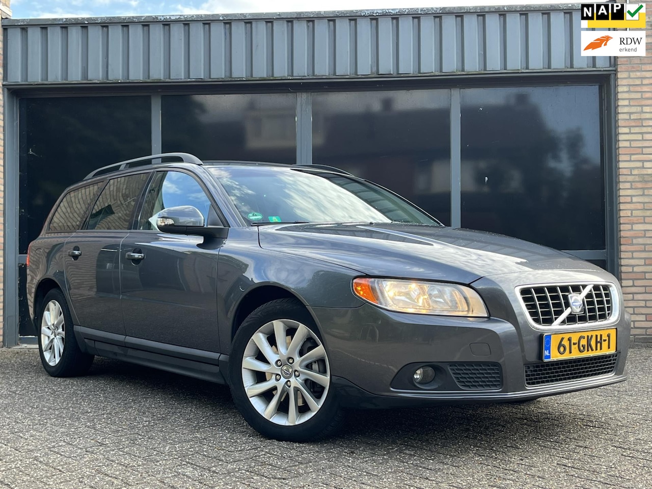 Volvo V70 - 2.5T Kinetic Leer Keyless Trekhaak 5 cilinder! - AutoWereld.nl